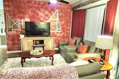 Image de Salle de sport privée et 3 Bdr Home: élégant et confortable. Reserve maintenant