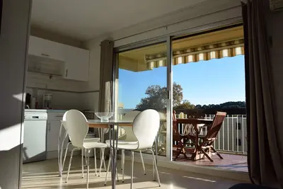 Image de Deux-pièces-cabine, avec terrasse, 800m des plages
