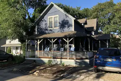 Image de Récemment rénové, chalet climatisé à proximité de la plage et de la ville. chiens ok