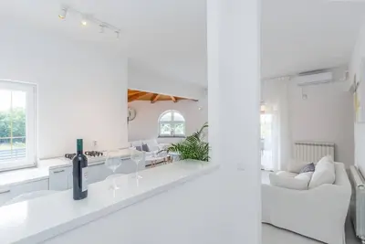 Image de Maison neuve très calme avec piscine et jardin pour max 6 personnes