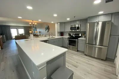 Image de Breakers East 1202 - Gulf Front Spacieuse installation de 2 Br / 2ba-Beach incluse!