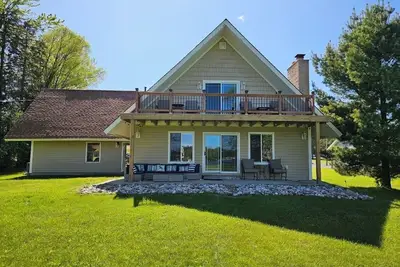 Image de Chalet front de mer en face du golf Lakewood Shores
