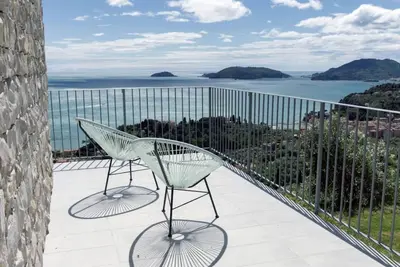 Image de Torretta: Indipendent, vue mer, piscine, tennis, WiFi, parking privée à Lerici!