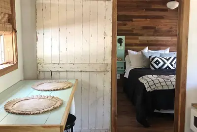 Image de Cozy Serene Country Tiny House Cottage