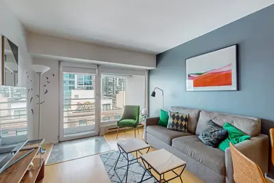 Image de Appartement de luxe avec vue sur la baie, bain à remous partagé et piscine communautaire!