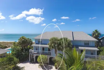 Image de 2 chambres à coucher sur la plage!