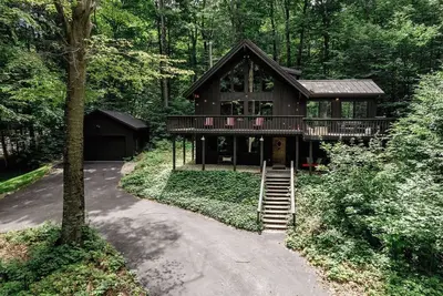 Image de Chalet spacieux sur 3 niveaux avec Beach Club! Idéal pour les golfeurs et le plaisir multi-famille!