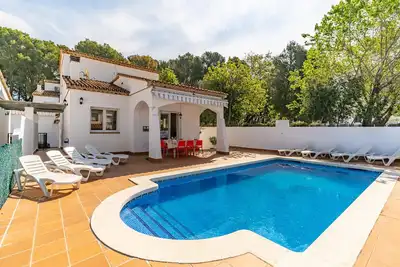 Image de Odri: Villa avec piscine privée située dans un quartier très calme