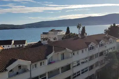 Dah Apartment Tivat - vue sur la mer et vue sur la montagne ensemble