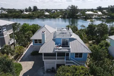Image de Capitaines Quarters: Belle 3 chambres à coucher en face de la plage!