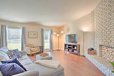 Image de Plano Home w/ Private Yard < 5 Mi to Downtown!