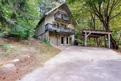 Dog friendly retraite avec vue sur la montagne, dispose d'un bain à remous privé