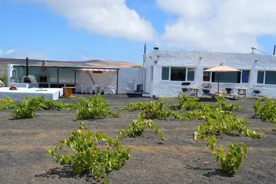 Image de Maison au Pied du Volcan Avec Jardin, Solarium, Terrasse et Barbecue