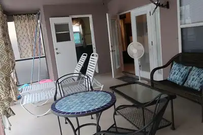 Image de Enorme cabane tropicale avec piscine dans le centre d'Orlando