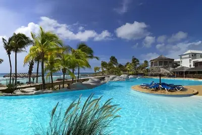 Image de Marco Polo  en bord de mer avec magnifique piscine! ! !