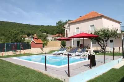 Image de Maison de vacances Miramary avec piscine privée, barbecue, nature près de Split