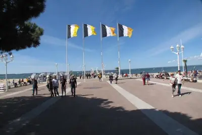 Image de Calme, proche gare et centre-ville, climatisation et wifi gratuit