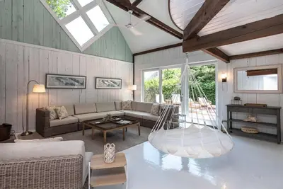 Image de Récemment rénové dans le village d'Edgartown avec piscine