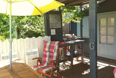 Image de Chalets de vacances indépendants, vues sur les plages locales. Bbq, hamacs, piscine.