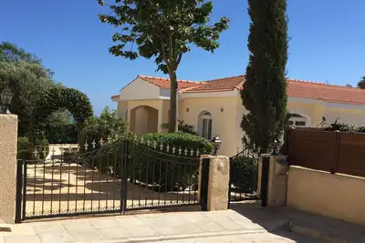 Image de Nouveau! Villa de luxe en bord de mer avec piscine privée et vue mer imprenable