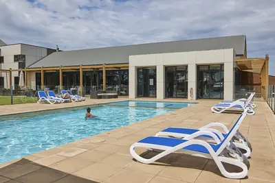 Image de Retraite sur le terrain de golf avec piscine à Barwon Heads