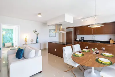 Image de Unobstructed Bay View, Nouvelle UNITÉ D'Angle, RÉSIDENCES W, Wi-Fi, Piscine Gratuite, Spa, Gym