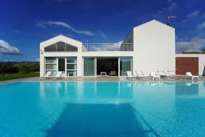 Image de Villa Micol 10+4 P, by Villasretreats, w/Pool, A/C, Bbq near to the beach