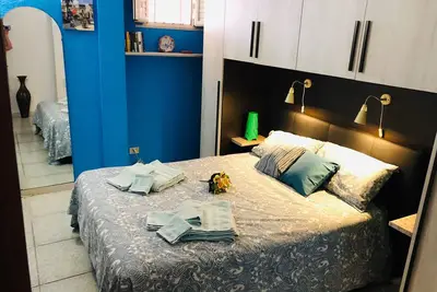 Image de Bel appartement à 150 m de la plage avec toit privé et vue sur la mer