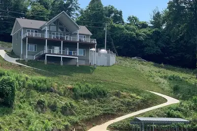 Image de Tout neuf! Norris Lakefront Custom Home