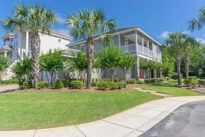 Image de Nouvellement LISTÉ! 5br Beach House au coeur de Destin - Marchez jusqu'à la plage!