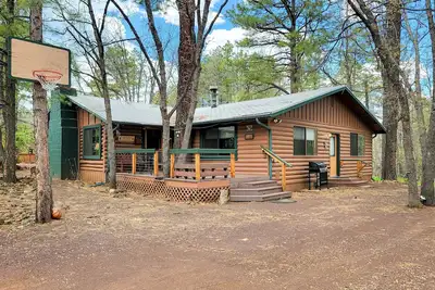 Image de Ohana Lodge - Cabane Vintage dans le Pinetop Country Club