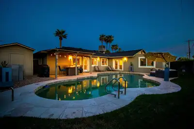 Image de Maison immaculée près de la vieille ville de Scottsdale et Asu! 5 chambres et piscine chauffée!