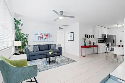 Image de Appartement flambant neuf à Miami à proximité de l'Um, des boutiques, de la noix de coco, de Coral Gables.