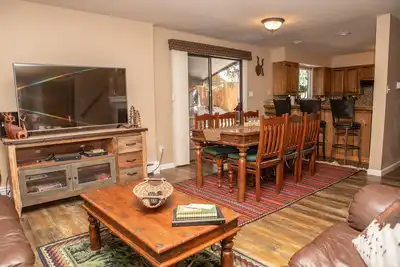Image de Magnifique Townhome, niveau inférieur privé avec cuisine complète et patio