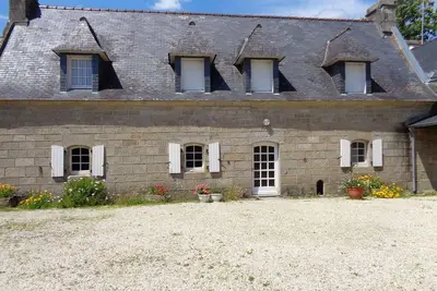 Image de Ancien corps de ferme, avec jardin, proche de la mer.