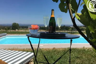 Image de Charmant gîte avec terrasse et piscine, ferme familiale, produits locaux, animaux acceptés