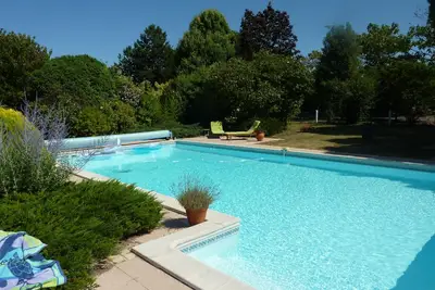 Image de Très jolie villa piscine privée & magnifique jardin arboré à côté de la Rochelle