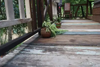 Image de Chalet en bois paisible avec cuisine d'époque et confortable salle de méditation