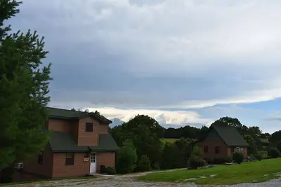 Image de Cabine confortable; jacuzzi; brkfst; bassin; minutes de Branson!