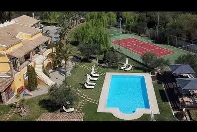 Image de Privilege Villas Luxury Villa Privilège Classic avec piscine intérieure chauffée extérieure