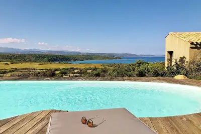 Image de Belle maison 8 personnes face au golfe de Sant'Amanza avec piscine
