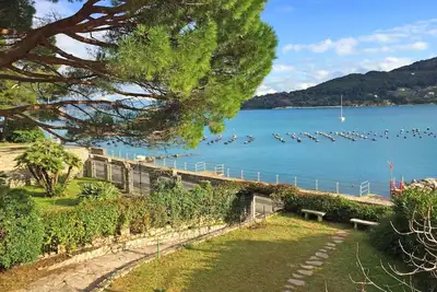 Image de Villa Miranda 5Bd Waterfront WiFi Bbq à 10 mètres de la rive, ferry pour 5 Terre