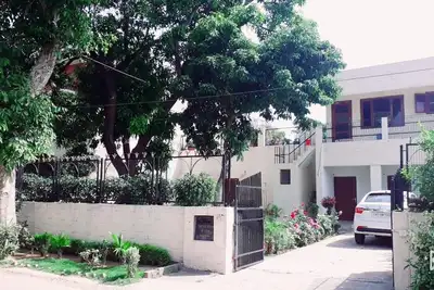 Image de Fabuleuse grande maison en rangée dans le meilleur emplacement