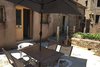 Image de maison de village Ota