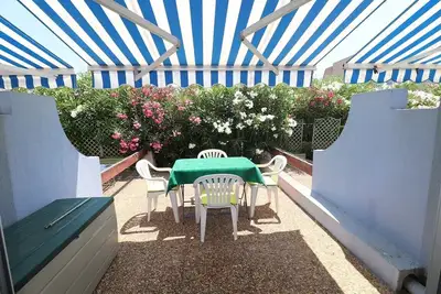 Studio Cabine belle terrasse piscine parking 650m plage