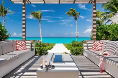 Image de Villa de 6 chambres à couper le souffle sur la plage de Grace Bay
