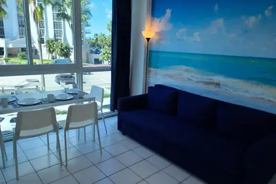 Condo-HÔTEL Beachfront Apt. Avec 2 histoires et 2 salles de bain, avec parking gratuit.