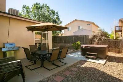 Image de Cozy 4 Br avec bain à remous - Près du casino, du golf, de l'I-25, des restaurants et des divertissements