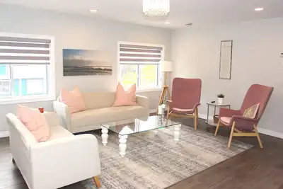 Image de Condo vivant. Vues sur l'eau, sable à votre porte, à quelques pas des parcs et des restaurants
