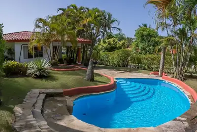 Image de Villa de 2 chambres avec piscine privée